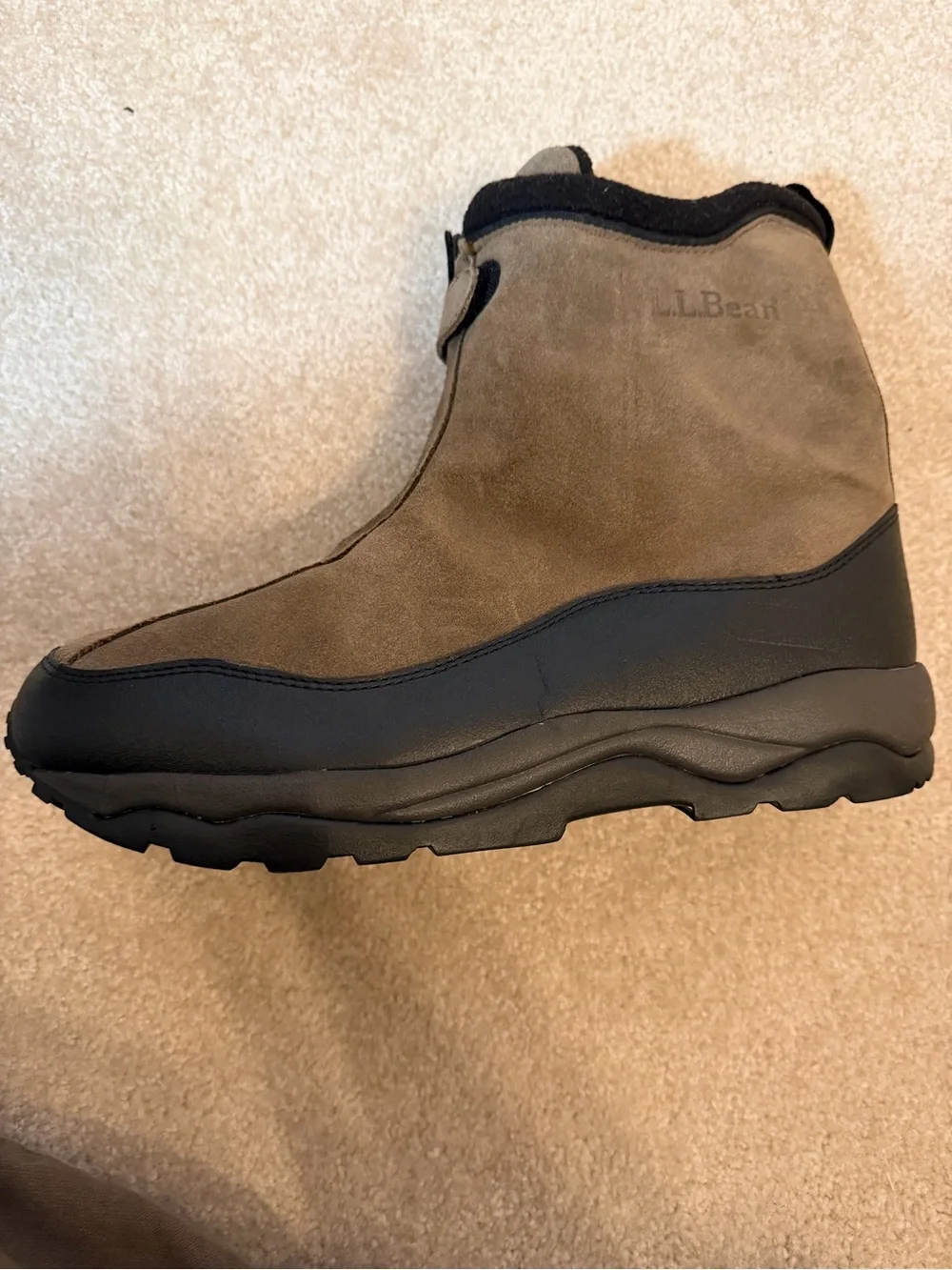 L.L. Bean men’s  10.5 Taupe Suede Winter Ankle Boots